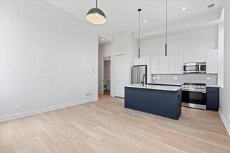 1934 W North Ave in Chicago, IL - Building Photo - Building Photo