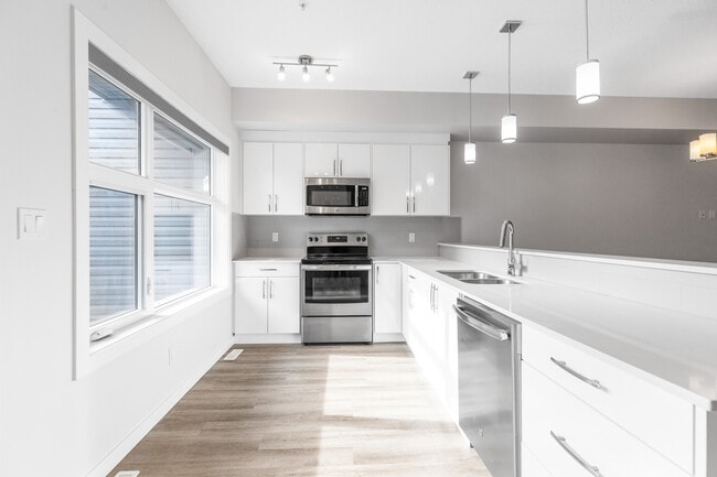 1631 Hammond Cres NW in Edmonton, AB - Building Photo - Building Photo