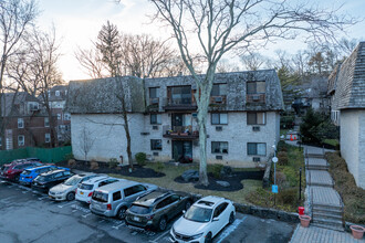 Scarsdale Meadows in Scarsdale, NY - Foto de edificio - Building Photo