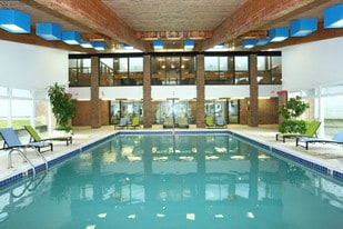 Village Green of Lansing Apartments in Lansing, MI - Building Photo