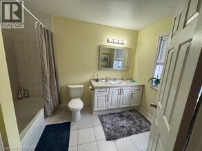 9 Hampton Brook Wy in Hamilton, ON - Building Photo - Building Photo