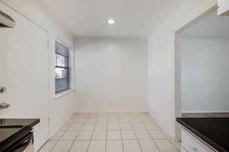 11400 Park Central Pl in Dallas, TX - Building Photo - Building Photo