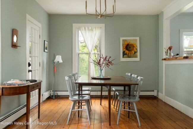 6 N Vernon St in Athens, NY - Building Photo - Building Photo