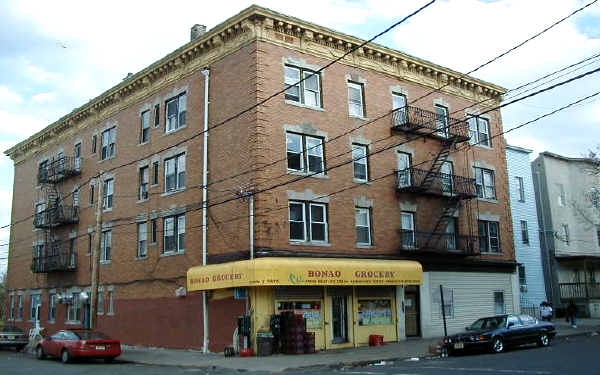 92-94 4th St in Passaic, NJ - Foto de edificio