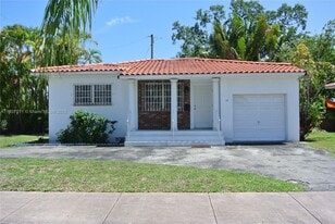 16 Malaga Ave in Coral Gables, FL - Building Photo