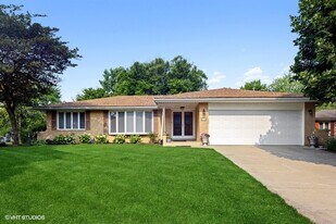 7532 Sheridan Dr in Willowbrook, IL - Building Photo