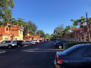 4947 Leeward Ln in Fort Lauderdale, FL - Foto de edificio - Building Photo