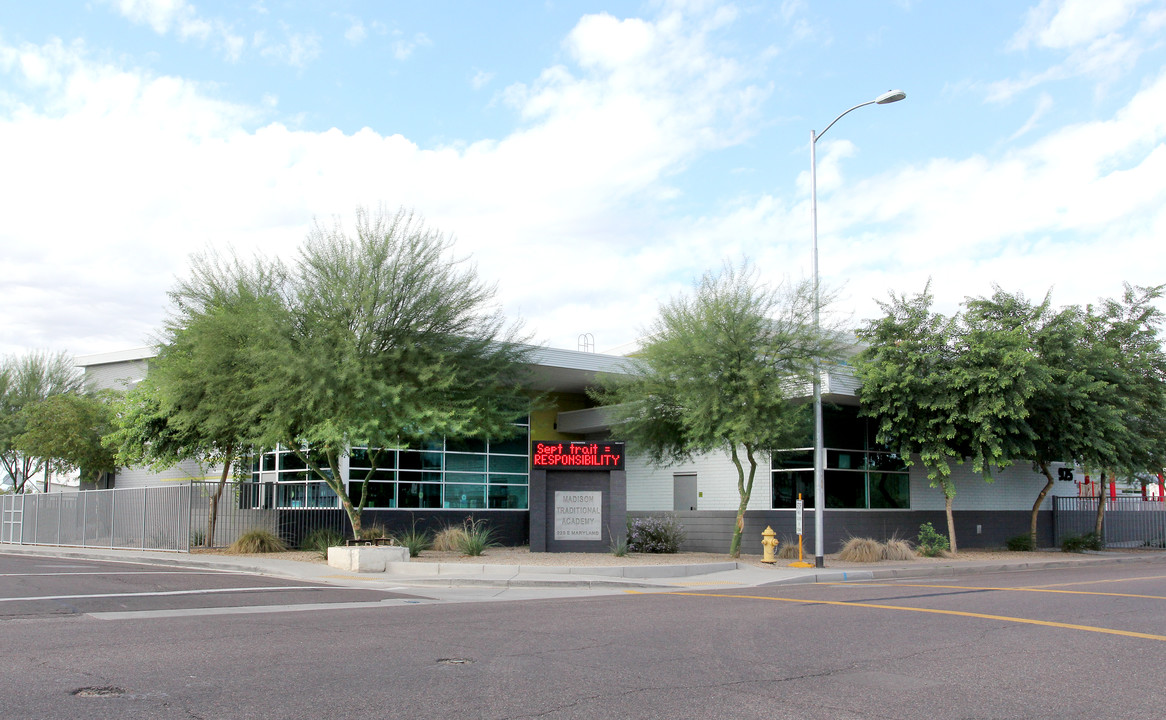 933 E Stella in Phoenix, AZ - Building Photo