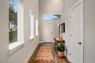 7415 Wallach St in Austin, TX - Foto de edificio - Building Photo