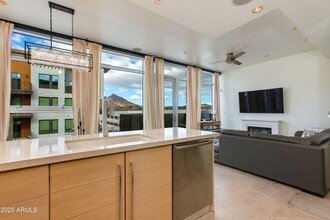 4747 N Scottsdale Rd in Scottsdale, AZ - Building Photo - Building Photo