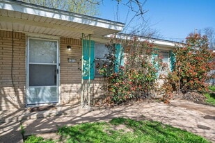 1211 NW 3rd Ave in Mineral Wells, TX - Building Photo