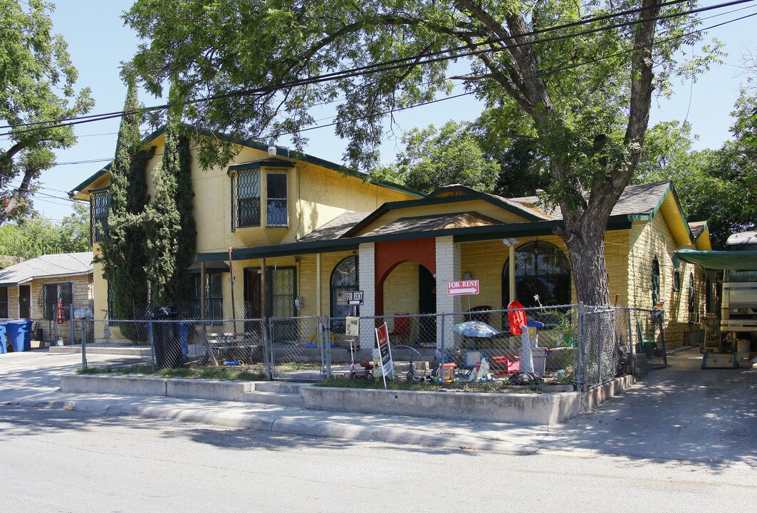 119 Bank in San Antonio, TX - Foto de edificio