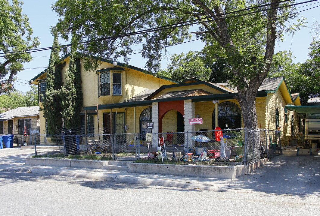 119 Bank in San Antonio, TX - Building Photo