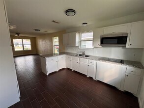 11842 Greencanyon Dr in Houston, TX - Building Photo - Building Photo