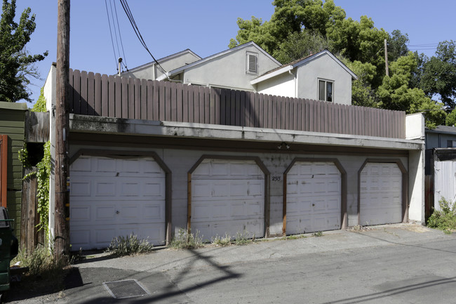 Lissa Mary Apartments in Sacramento, CA - Foto de edificio - Building Photo