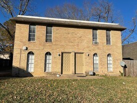 1913 Nolen Ct in Arlington, TX - Building Photo