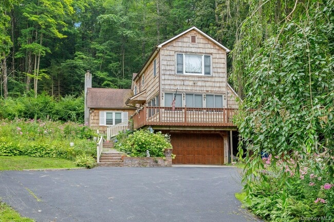 934 Peekskill Hollow Rd in Putnam Valley, NY - Building Photo - Building Photo