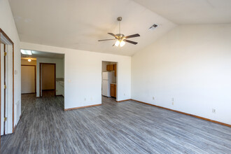 Sunridge Estates in Enid, OK - Foto de edificio - Interior Photo