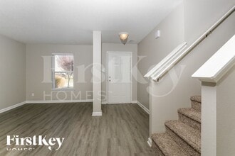 8211 S Shady Trail Dr in Pendleton, IN - Foto de edificio - Building Photo