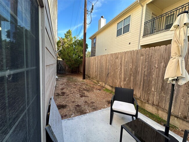 13821 Hollowgreen Dr