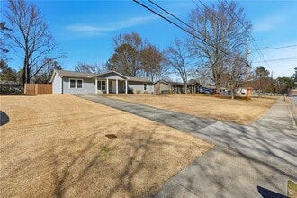 2535 Ridgecrest Dr NW in Kennesaw, GA - Building Photo - Building Photo