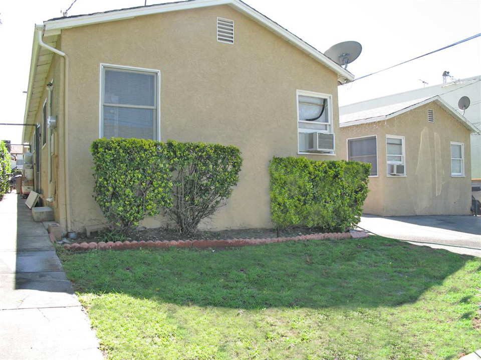 3904 Orangedale Ave in Montrose, CA - Foto de edificio