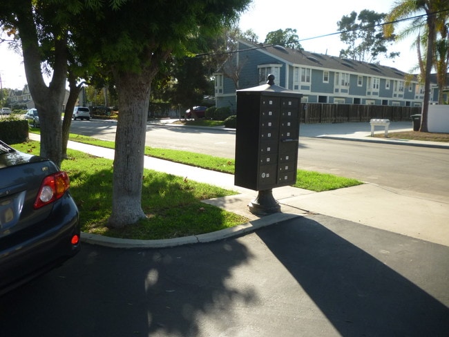 2286 Pacific Ave, Unit M in Costa Mesa, CA - Building Photo - Building Photo