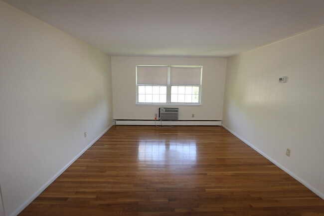 997 Pleasant St in Brockton, MA - Building Photo - Building Photo