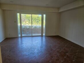 260 Mission Dr in Camarillo, CA - Building Photo - Building Photo