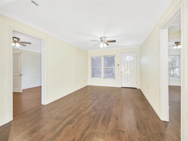 703 E Adoue Ave in Baytown, TX - Building Photo - Building Photo