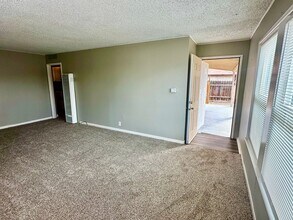 210 Jackson St in Taft, CA - Building Photo - Building Photo