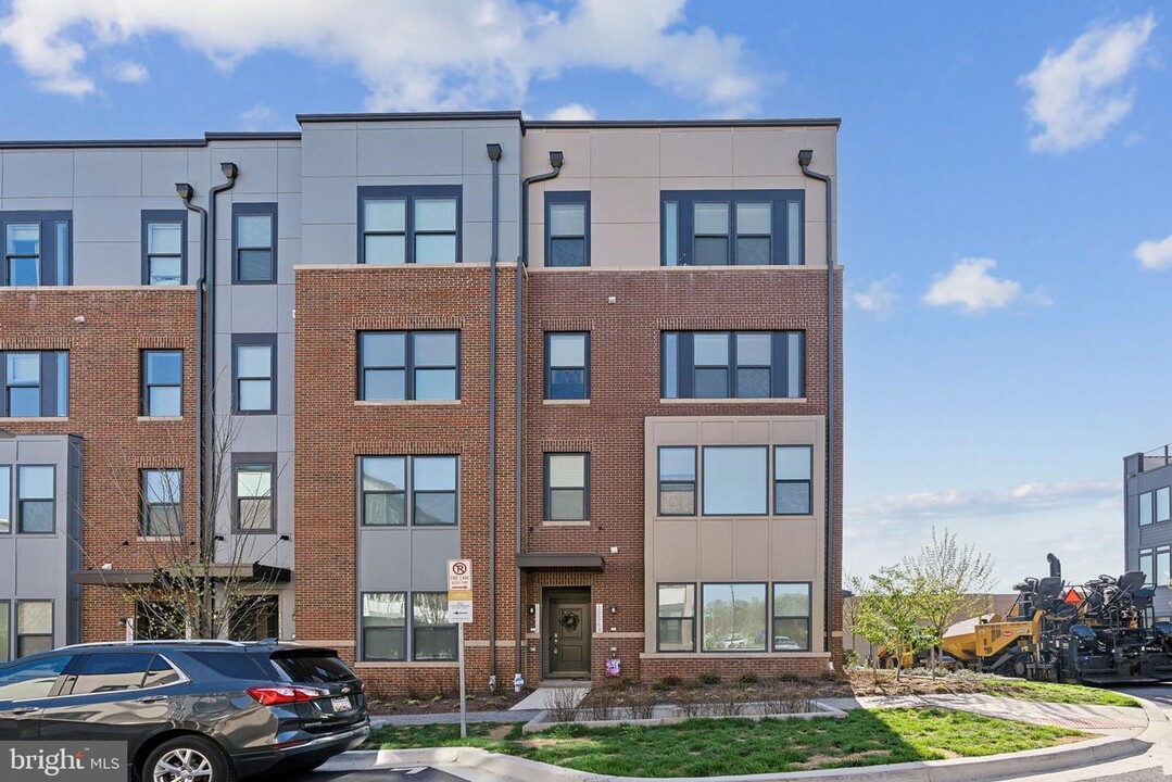 16346 Connors Wy in Rockville, MD - Building Photo