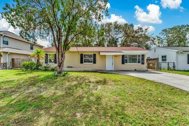 4220 W Bay View Ave in Tampa, FL - Foto de edificio - Building Photo