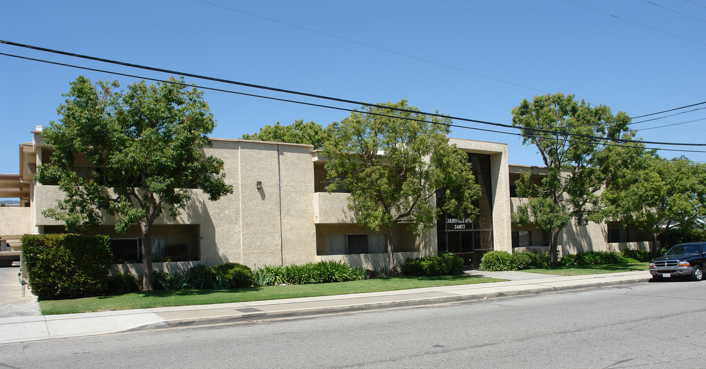 Golden Oaks Apartments in Newhall, CA - Building Photo