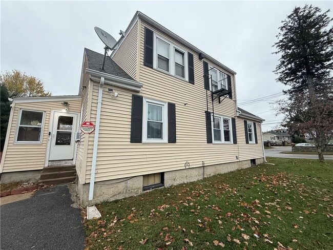 121 Central Ave in Johnston, RI - Building Photo - Building Photo