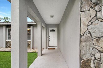 7036 13th St E in Sarasota, FL - Building Photo - Building Photo