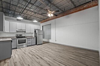 612 W Texas Ave in Baytown, TX - Building Photo - Building Photo
