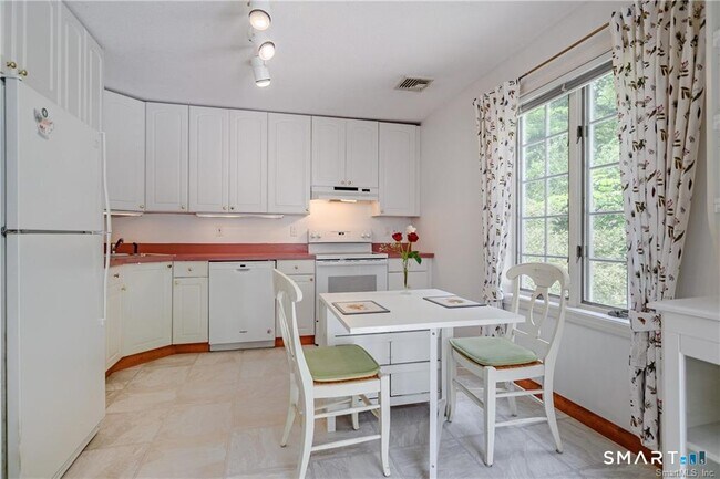 144 Munn Rd in Southbury, CT - Building Photo - Building Photo