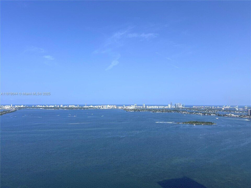 650 NE 32nd St, Unit # 4301 in Miami, FL - Building Photo