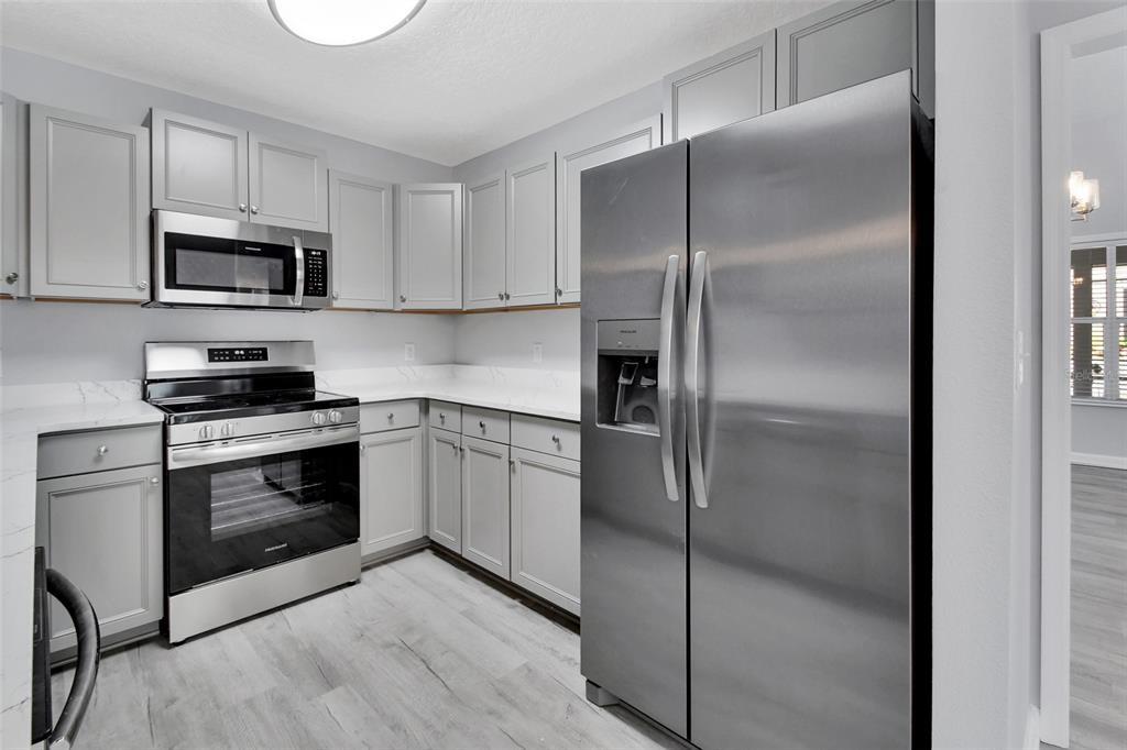 2410 S Glen Eagles Dr in DeLand, FL - Building Photo