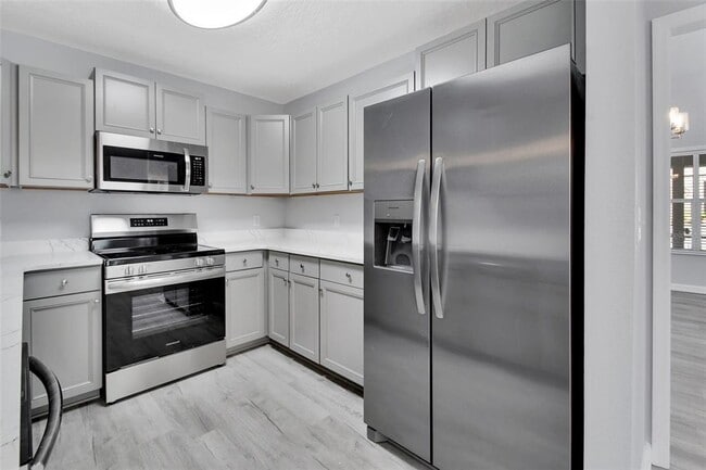 property at 2410 S Glen Eagles Dr