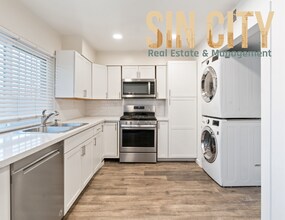 1404 Santa Anita Dr-Unit -#C in Las Vegas, NV - Building Photo - Building Photo