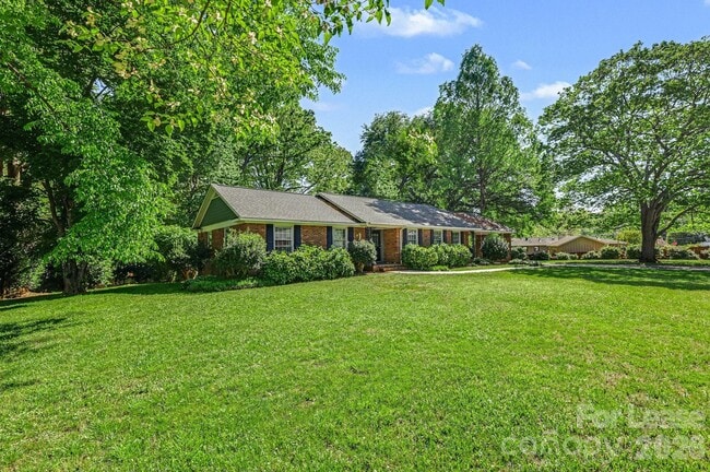 2120 Rocky Knoll Dr in Charlotte, NC - Building Photo - Building Photo