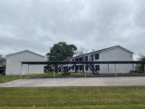 102 Oakdale Ct in Brazoria, TX - Building Photo - Building Photo