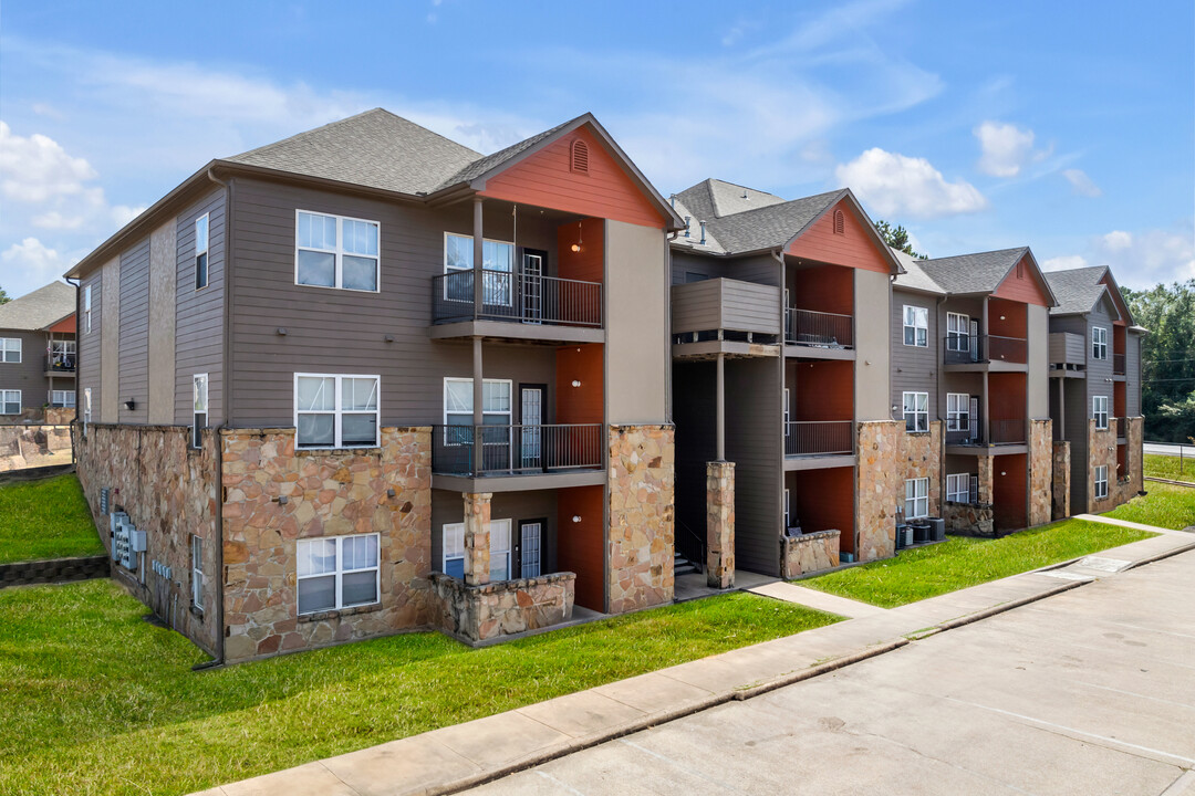 Arbor Pines in Nacogdoches, TX - Foto de edificio