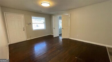 185 Oak Dr SE in Atlanta, GA - Building Photo - Building Photo