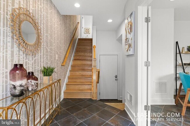 3051 Chancellor's Way NE in Washington, DC - Building Photo - Building Photo