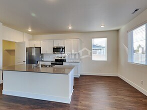 740 Dudley St in Enumclaw, WA - Foto de edificio - Building Photo