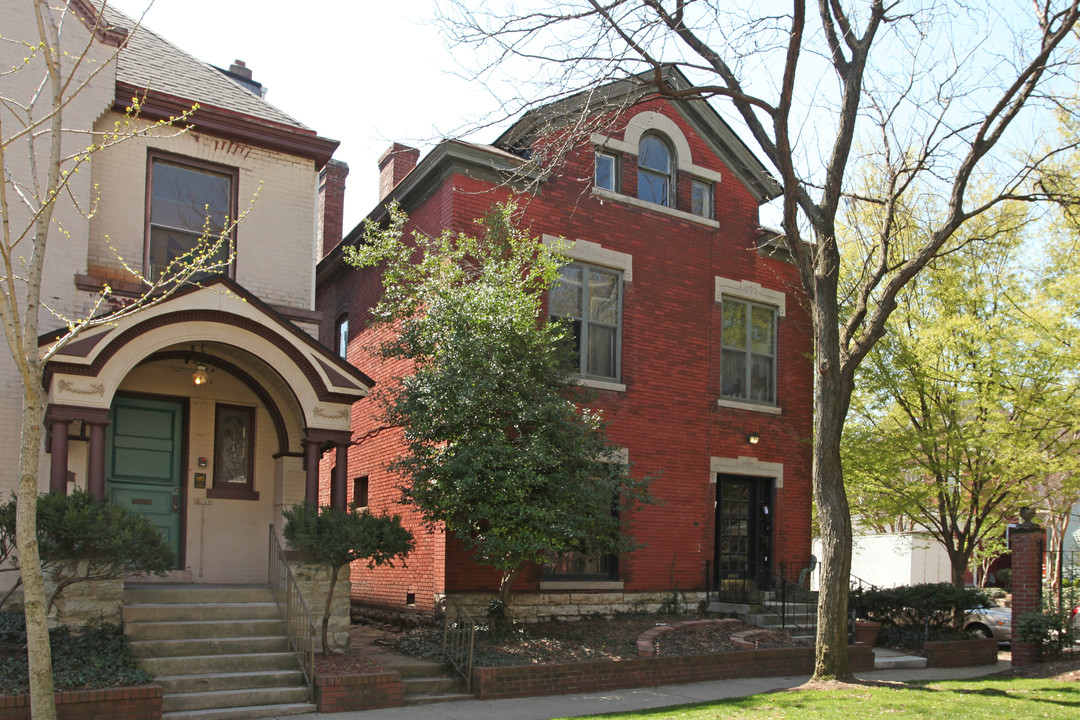 530 Belgravia Ct in Louisville, KY - Foto de edificio