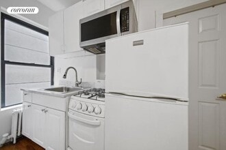 242 E 10th St in New York, NY - Building Photo - Building Photo